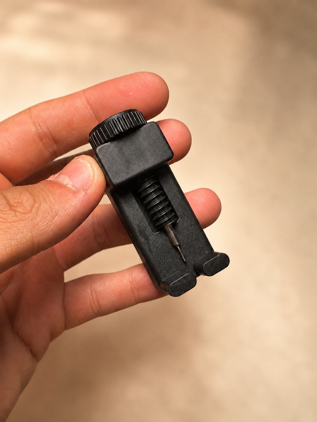 Ferramenta de ajuste da bracelete incluída com o relógio Montrique Étoile